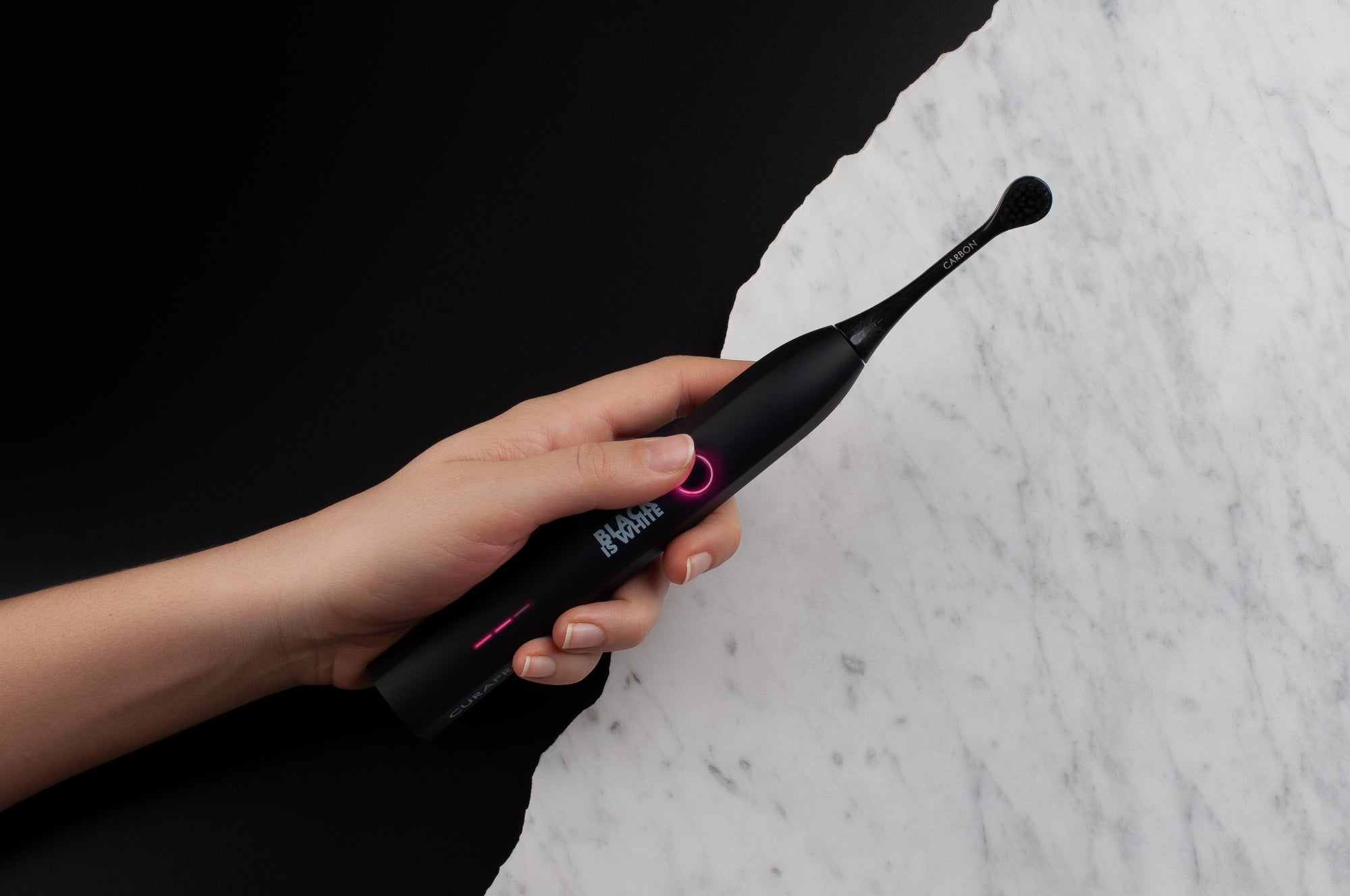 הלבנת שיניים – המדריך המלא: שיטות, מחירים ופתרון לשיניים צהובות